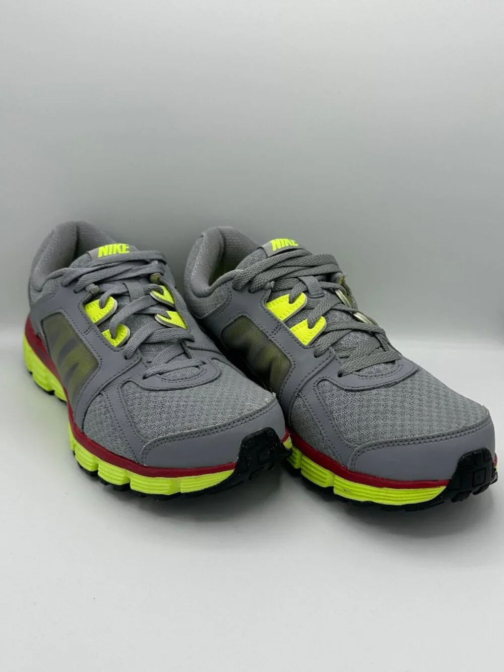 Nike Dual Fusion ST 2 - Gray / Green Volt / Red